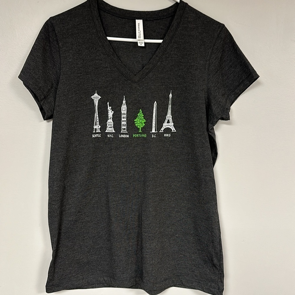 Portland, Oregon Short sleeve Cotton blend Gray Tee, L, NWOT